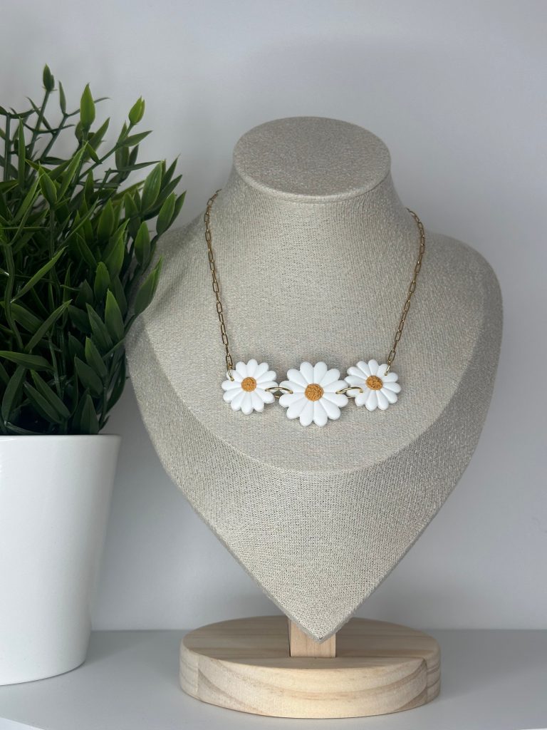Collier – Rang de marguerites